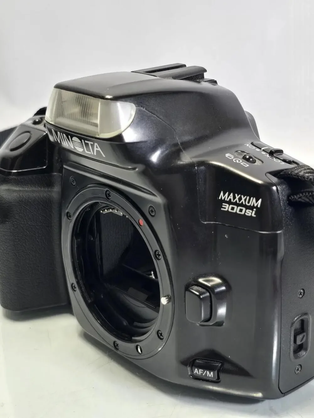Minolta Maxxum 300si 35mm SLR Film Camera Body Only Autofocus Tested